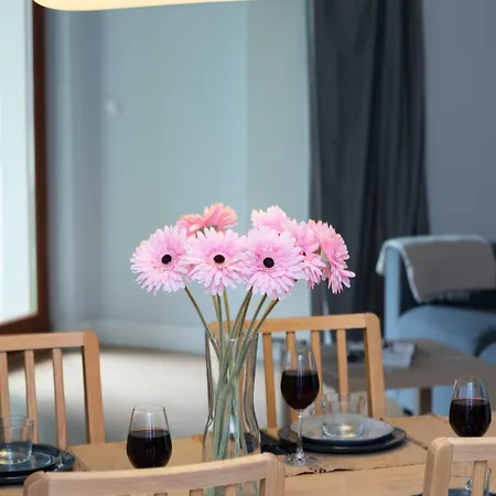 Neptun Park Spacious 3-bedroom By Renters شقة *