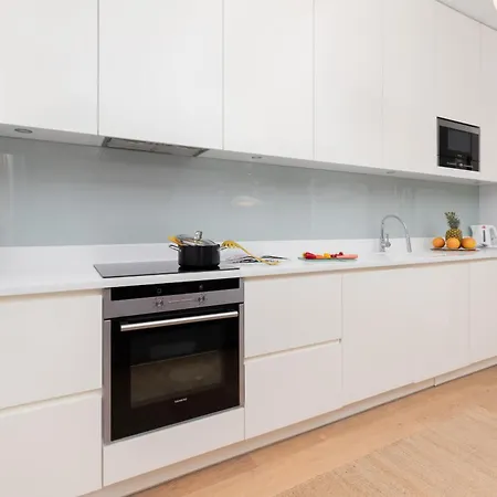 Neptun Park Spacious 3-bedroom By Renters شقة غدانسك