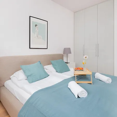 Neptun Park Spacious 3-bedroom By Renters شقة